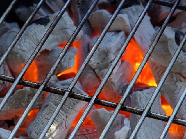 Grillen mit Holzkohle