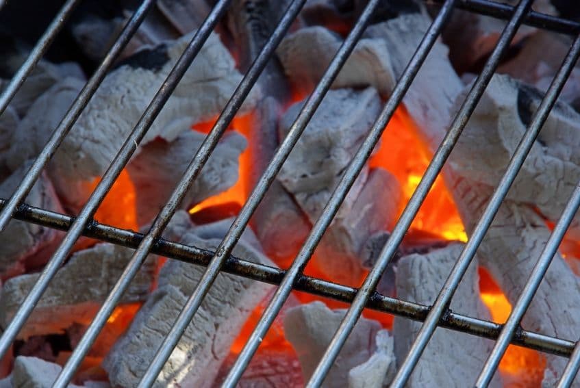 Grillen mit Holzkohle