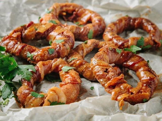 Bacon Onionrings mit Chipotle Dipp