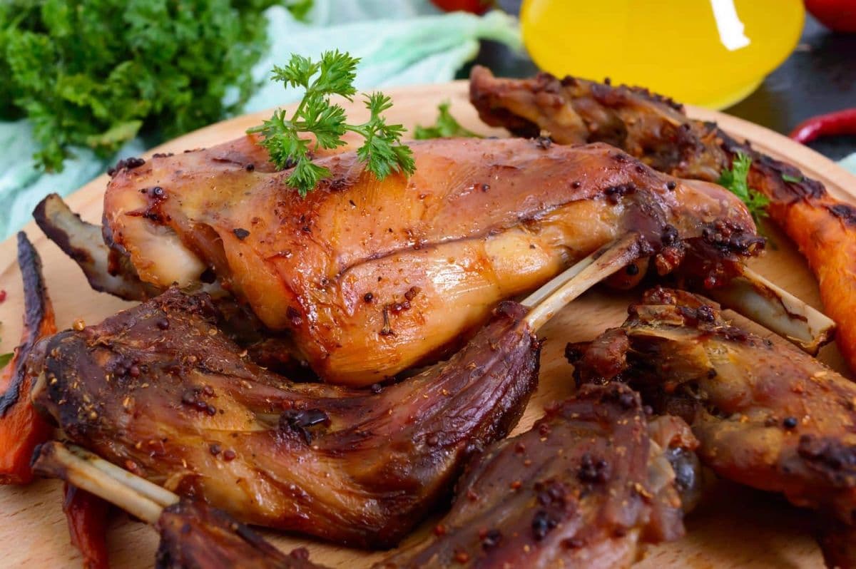 Kaninchenkeulen vom Grill | Bild: iaroshenko