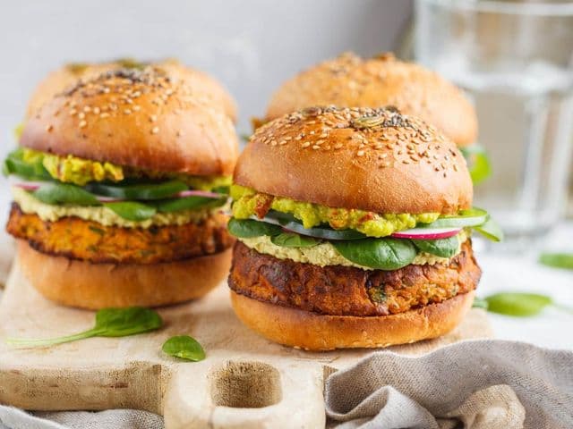 Süßkartoffel Burger vom Grill | Bild: vaaseenaaSüßkartoffel Burger vom Grill | Bild: vaaseenaa