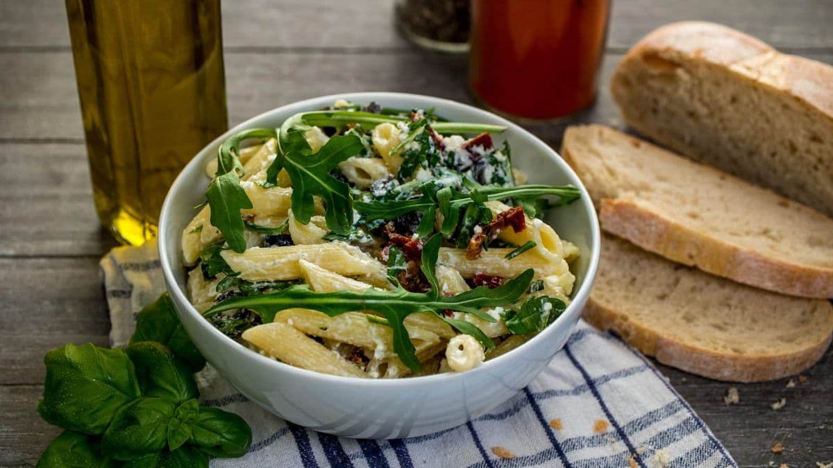 Italienischer Nudelsalat mit Rucola