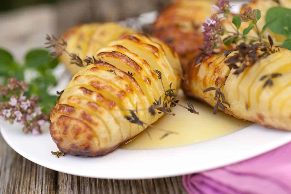 Fächerkartoffeln auf dem Grill zubereiten