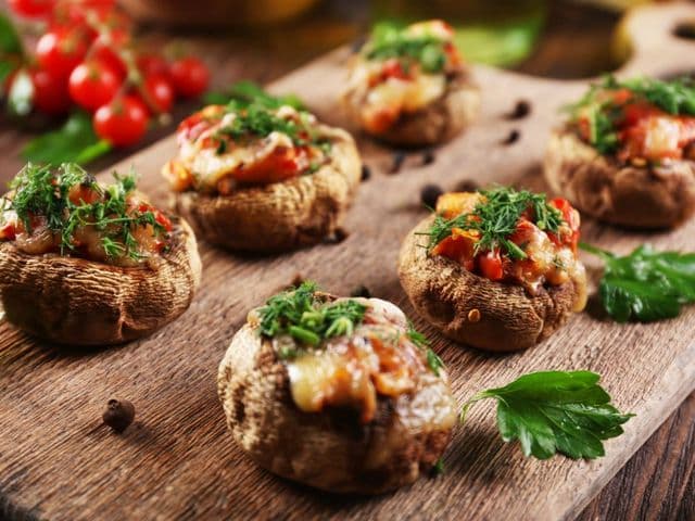 Gefüllte Riesenchampignons vom Grill