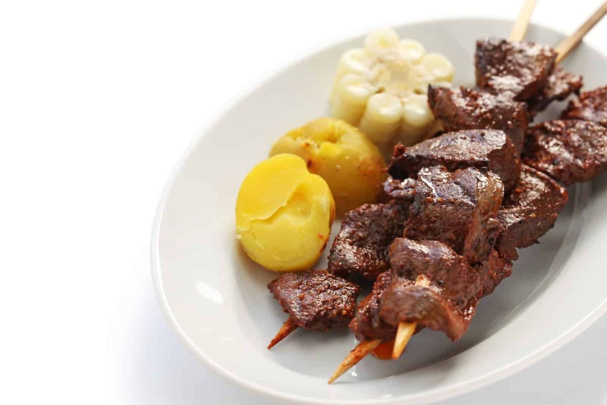 Anticuchos - Peruanische Rinderherz Spieße / Foto: uckyo