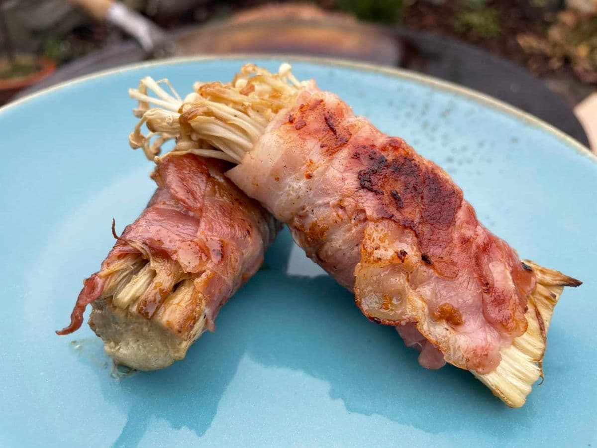 Gegrillte Enoki Pilze