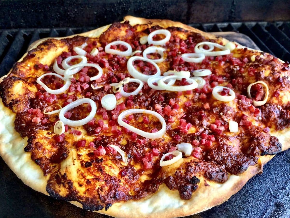 Flammkuchen mit BBQ-Pesto