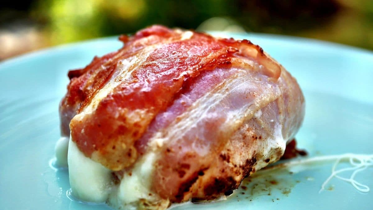 Mozzarella-Bacon Bombs