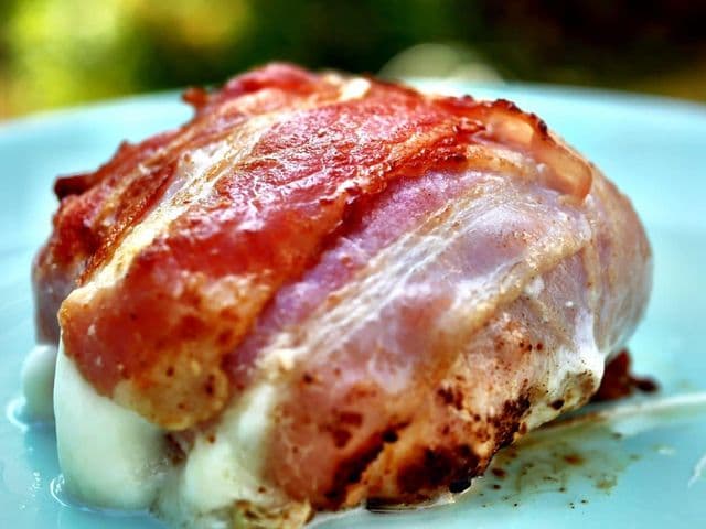 Mozzarella-Bacon Bombs