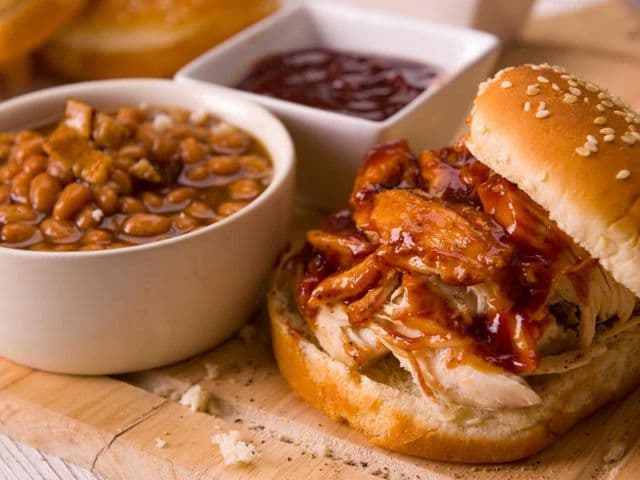 Pulled Chicken Burger vom Grill