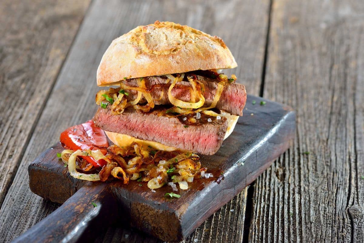 Steakbrötchen nach Grillkameraden Art