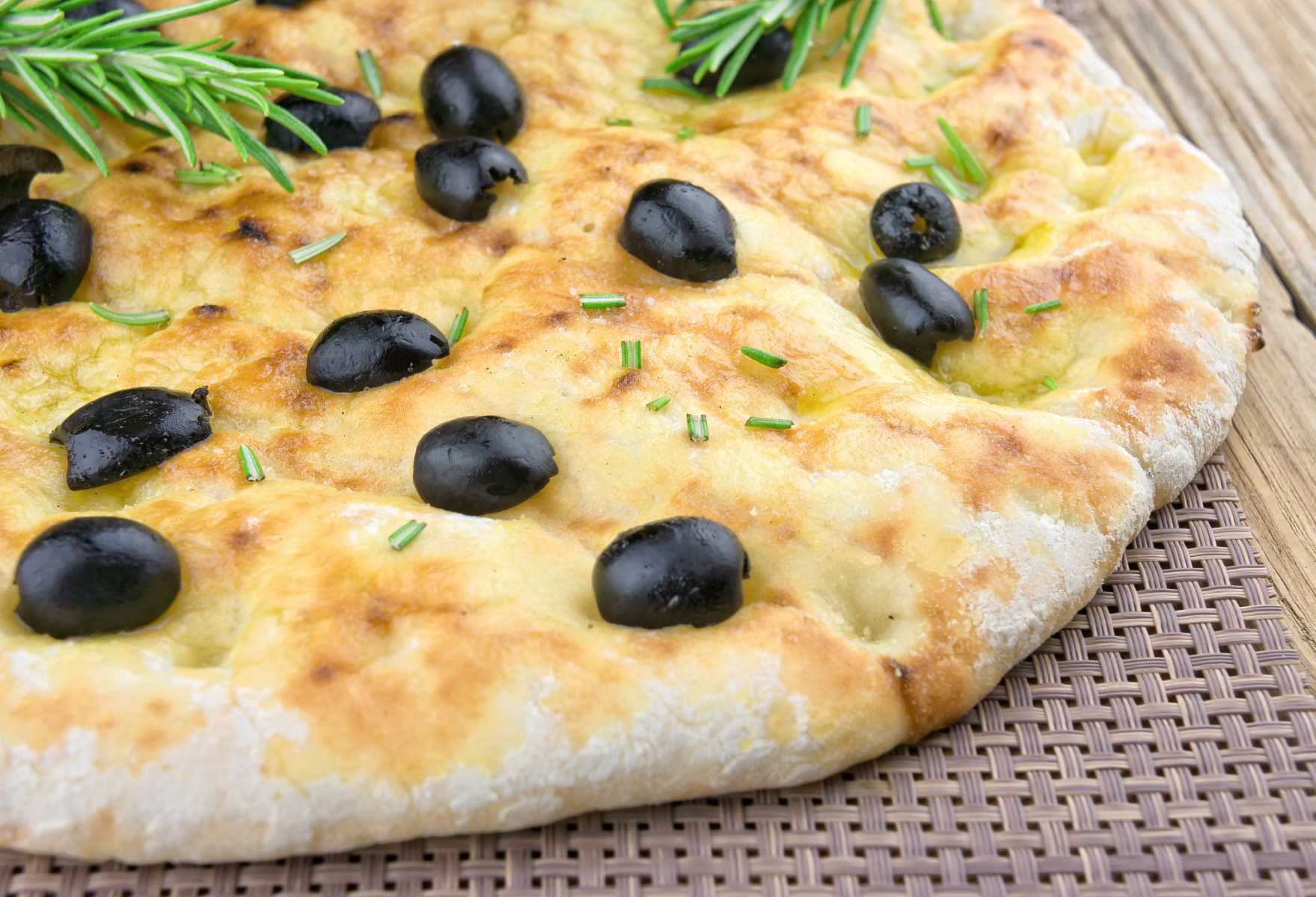 Focaccia selber machen – italienisches Brot vom Pizzastein