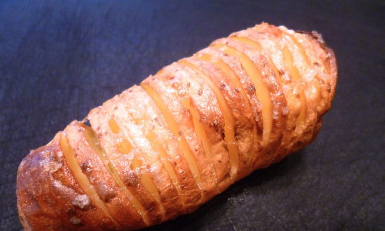 Die Fächerkartoffel hat bei 200°C indirekter Hitze, 50 Minuten gebraucht.