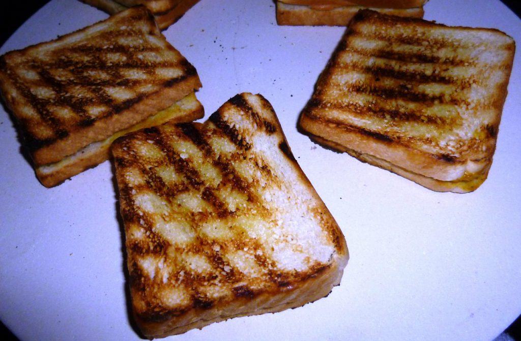 Lachs-Sandwiches mit Camembert und Feige