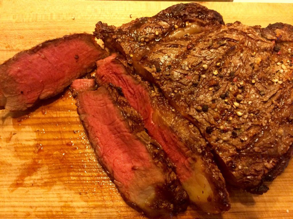 55 Grad Kerntemperatur und das Prime Rib Steak ist wunderbar medium (aber maximal saftig)
