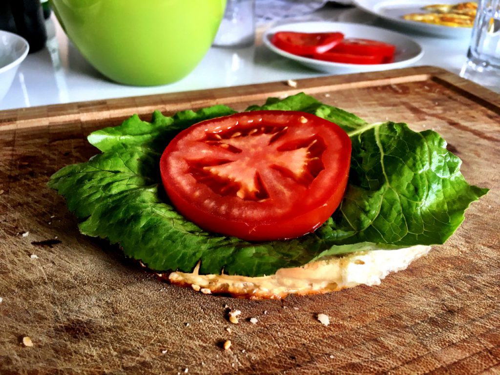 Burger mit Chili-Frischkäse