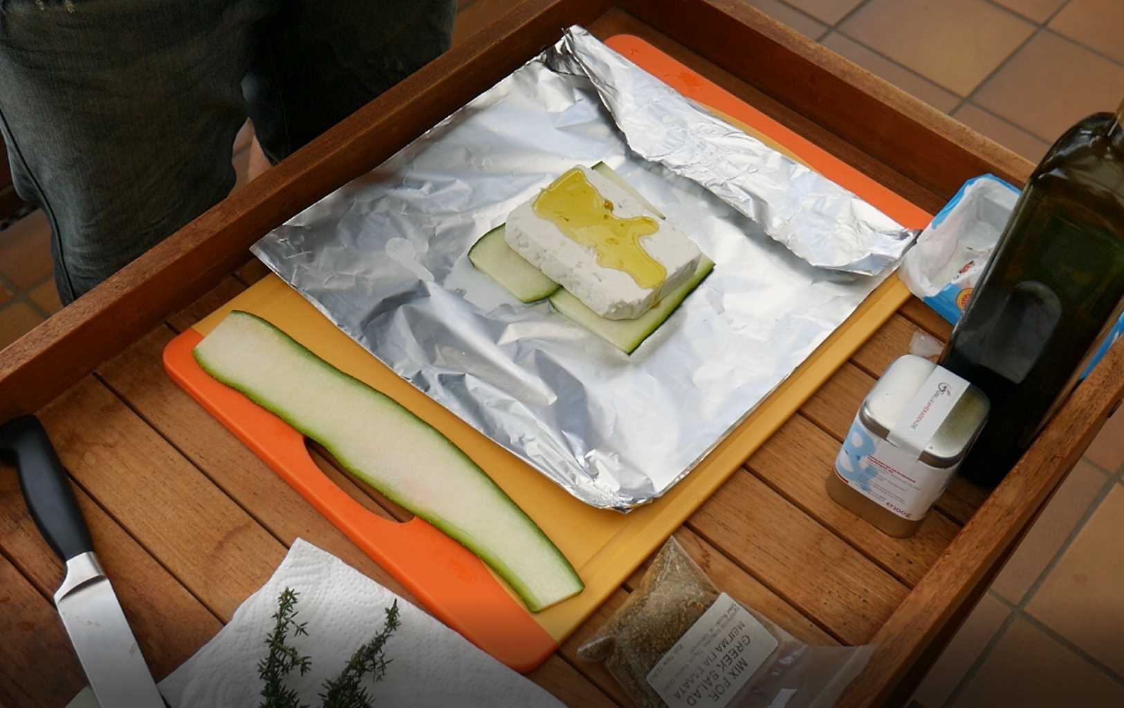 Leckere Zucchini Feta Päckchen vom Grill