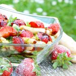 Spargelsalat mit Erdbeeren
