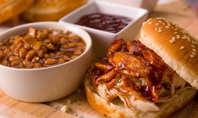 Pulled Chicken Burger vom Grill