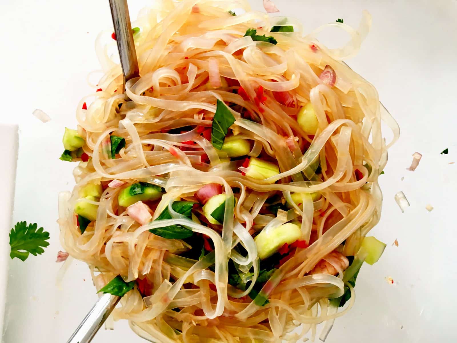 Asiatischer Glasnudelsalat - Nudelsalat auf asiatisch