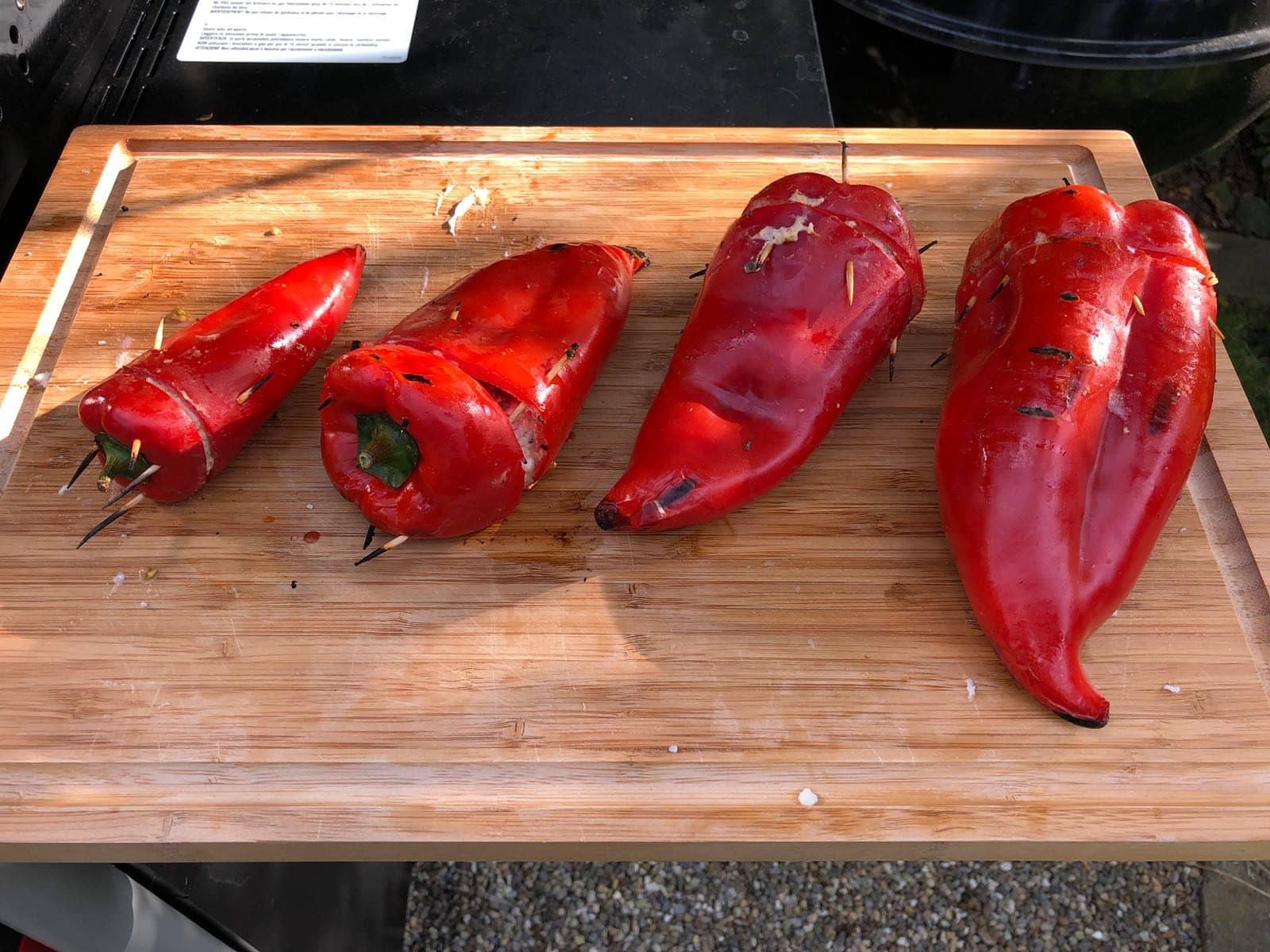 Spitzpaprika vom Grill - lecker gefüllt mit Frischkäsecreme