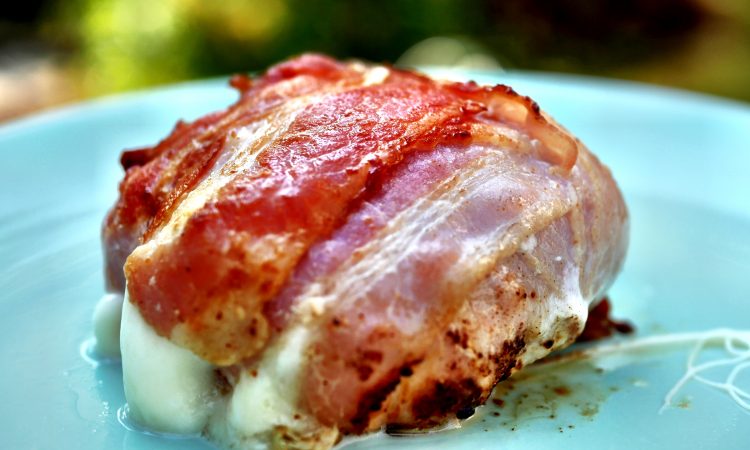 Mozzarella-Bacon Bombs