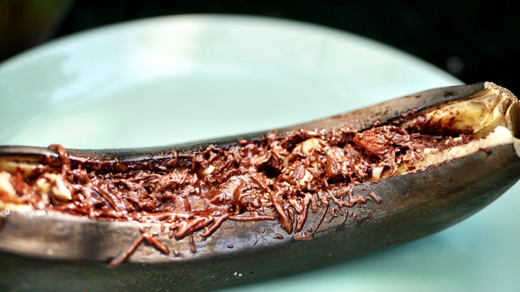 Gegrillte Bananen mit Schoko-Crunch - Traum Dessert vom Grill