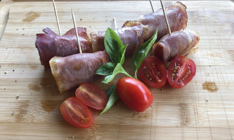 Geräucherte Tomaten mit Schinken