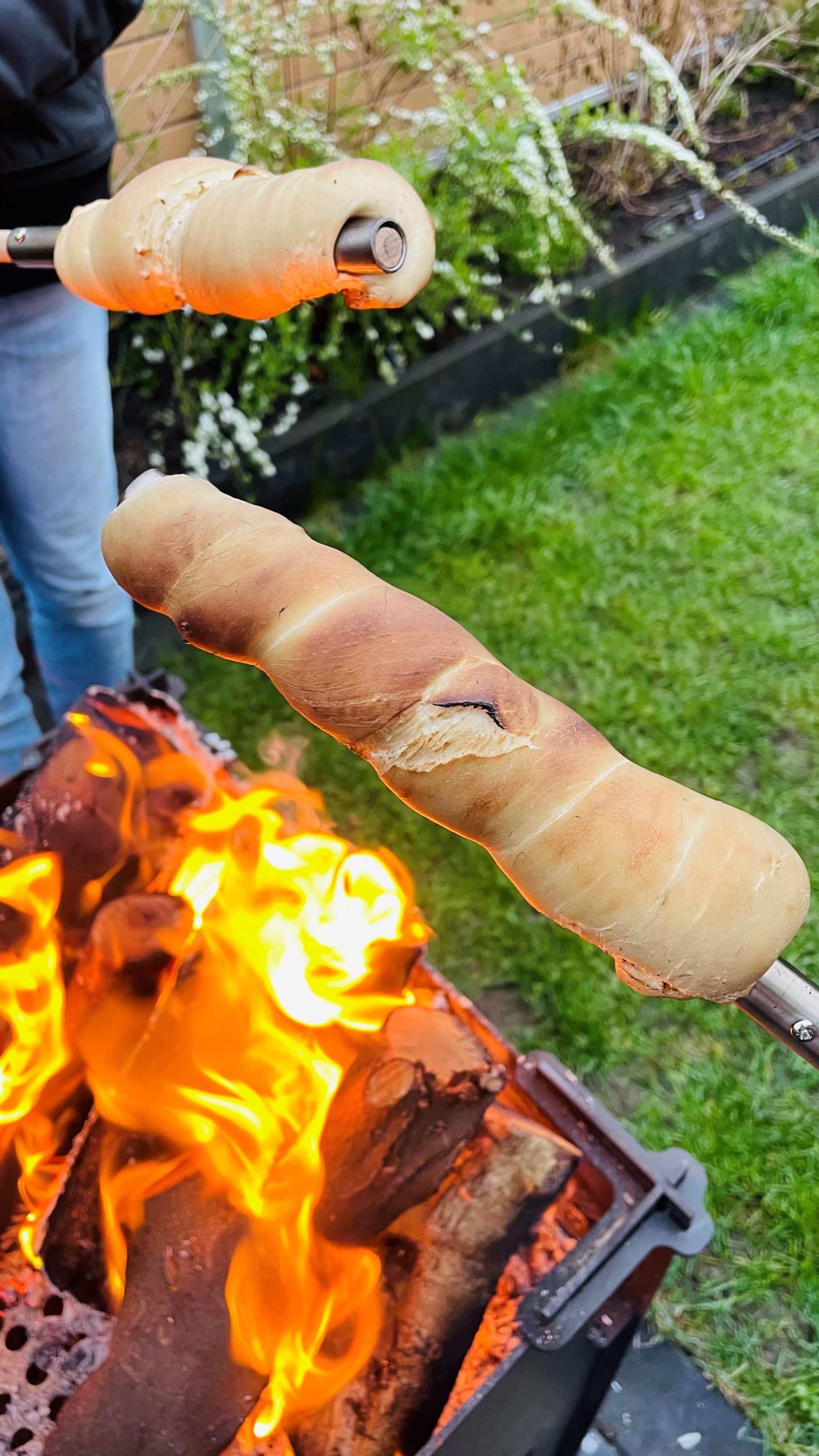 Stockbrot Rezept für den Grill | So gelingt es perfekt!