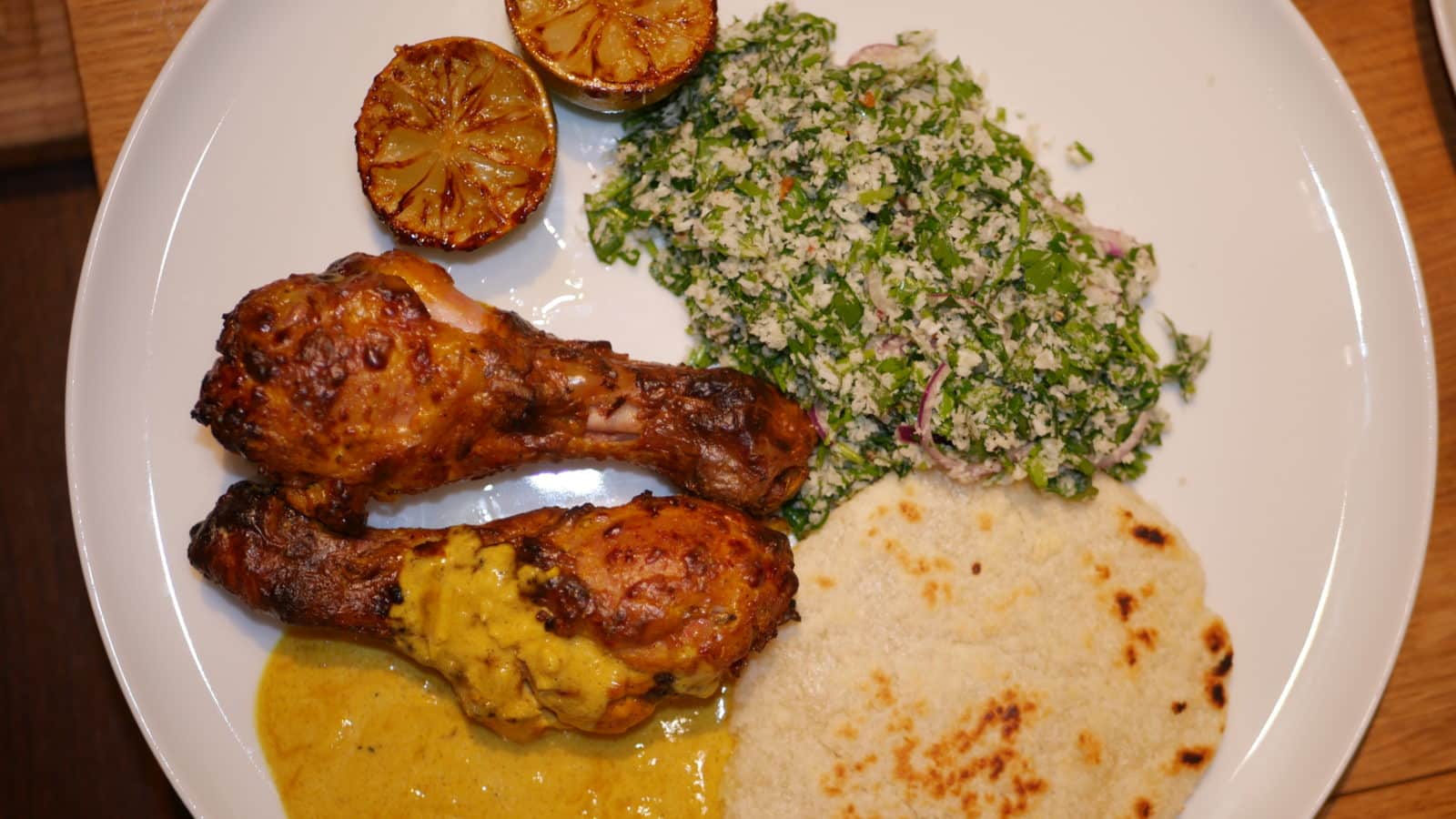 Sri Lanka Hähnchen mit Limetten und Gotu-Kola-Sambol