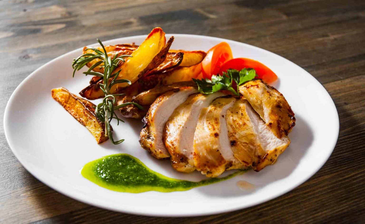 Tunesische Hühnerbrust mit pikanter Sauce