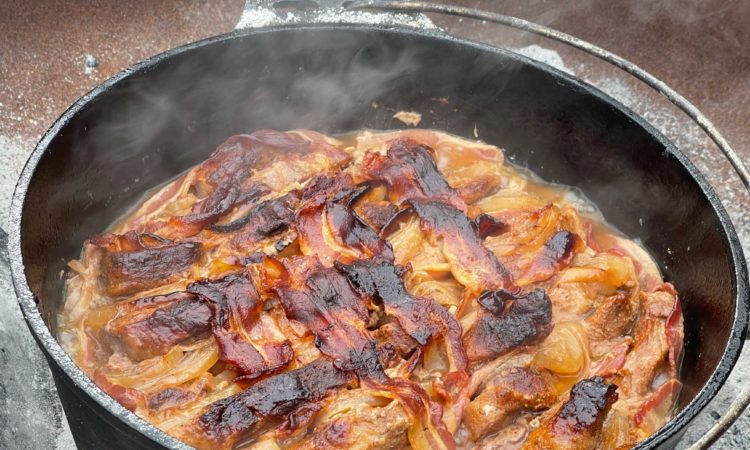 Schichtfleisch aus dem Dutch Oven