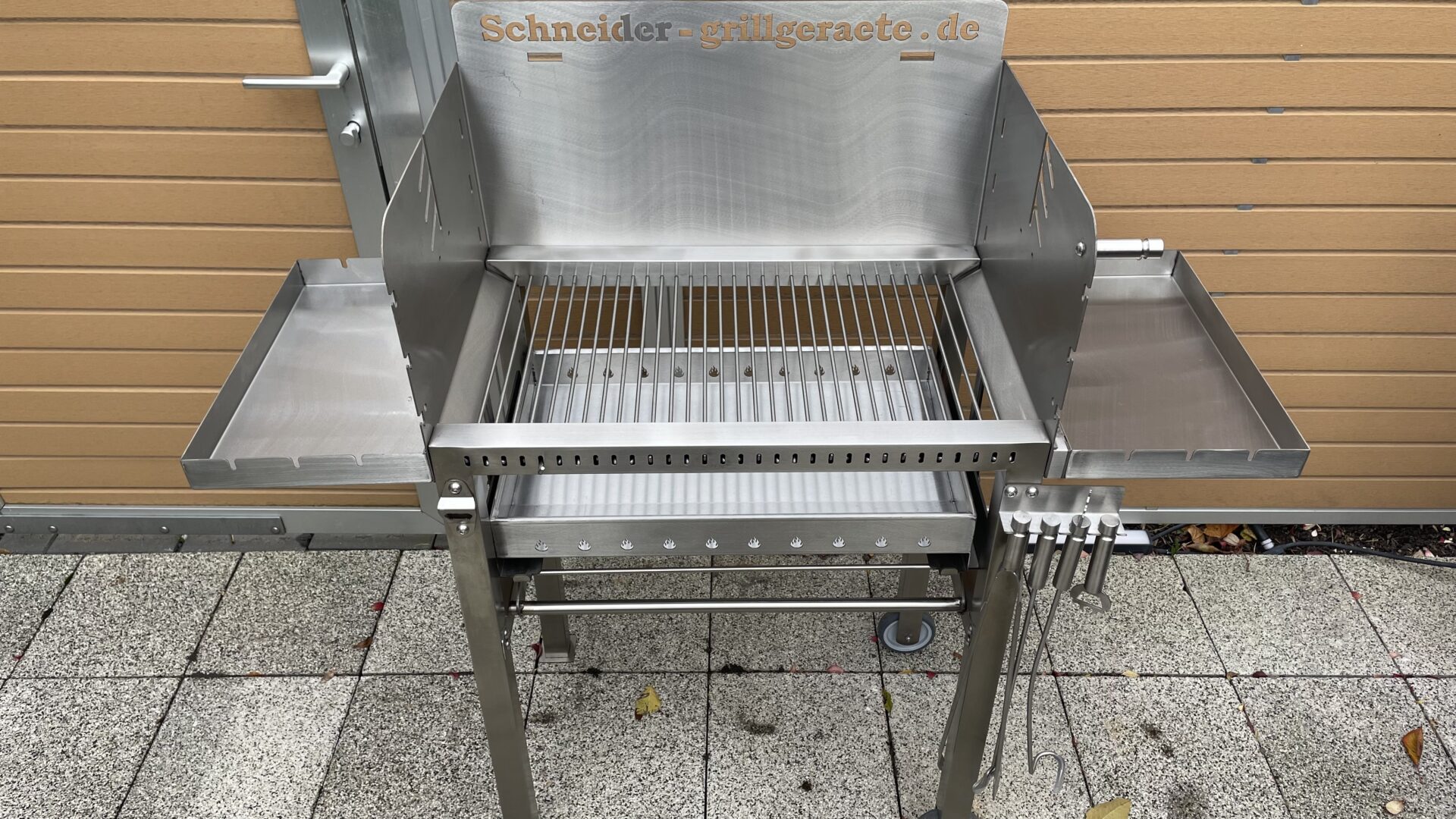 MLGV Edelstahl Grill – 3er Holzkohlegrill Mobil Mit Seitenablagen – 595 X 470 Mm Grillfläche